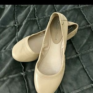 Antonnio Melani Flats